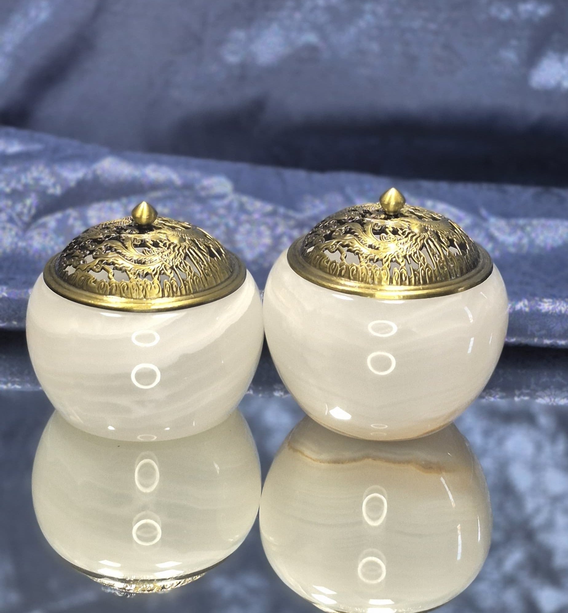 π€ White Onyx Bowl with Intricate Metal Lid (4")