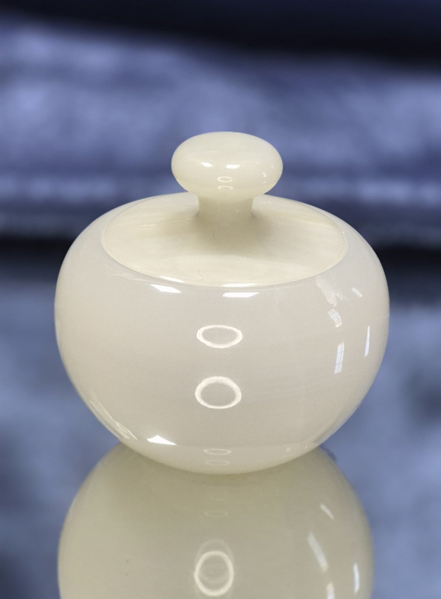 π Green Onyx Bowl with Matching Onyx Lid