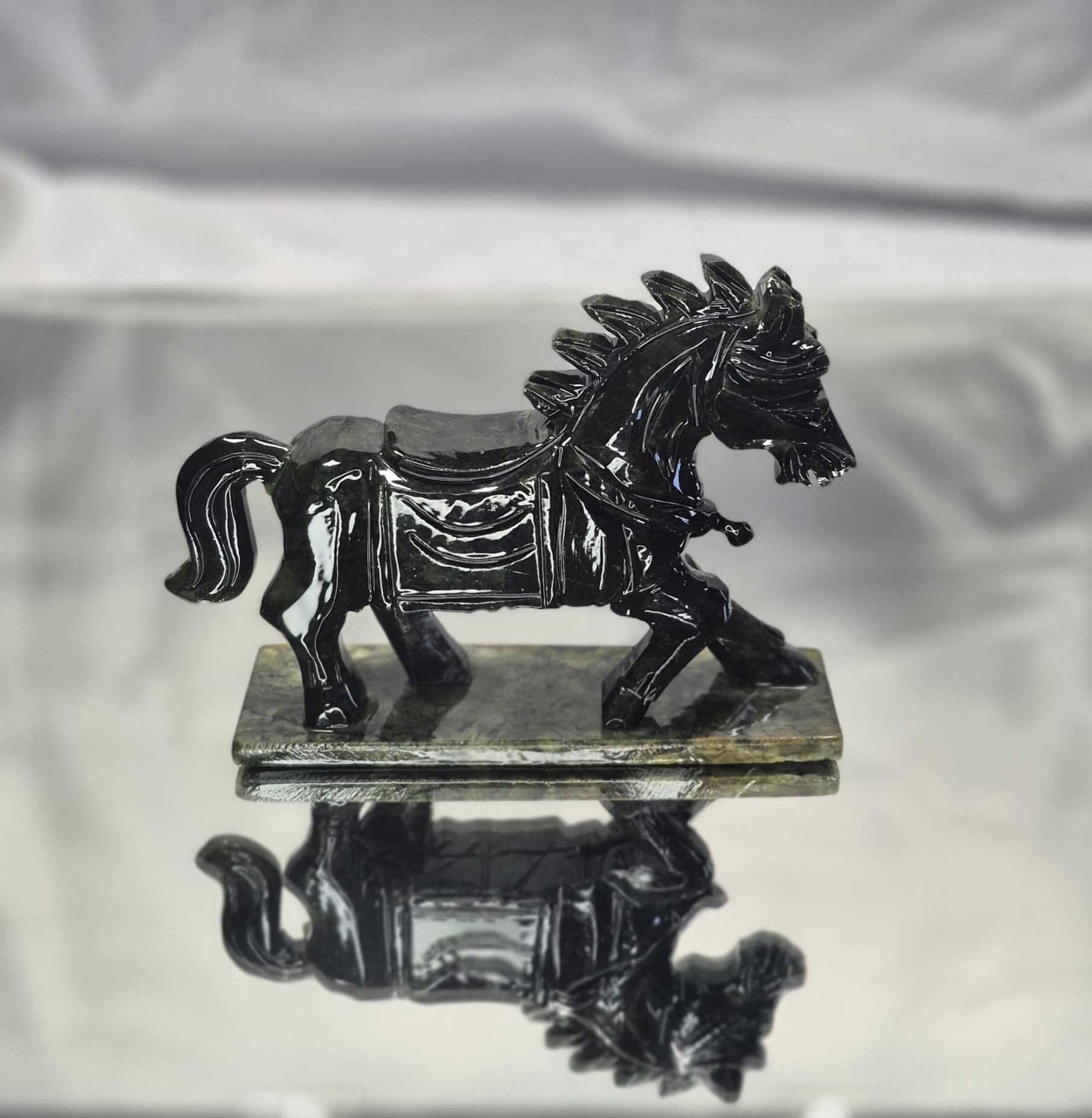 š Jade Galloping Horse