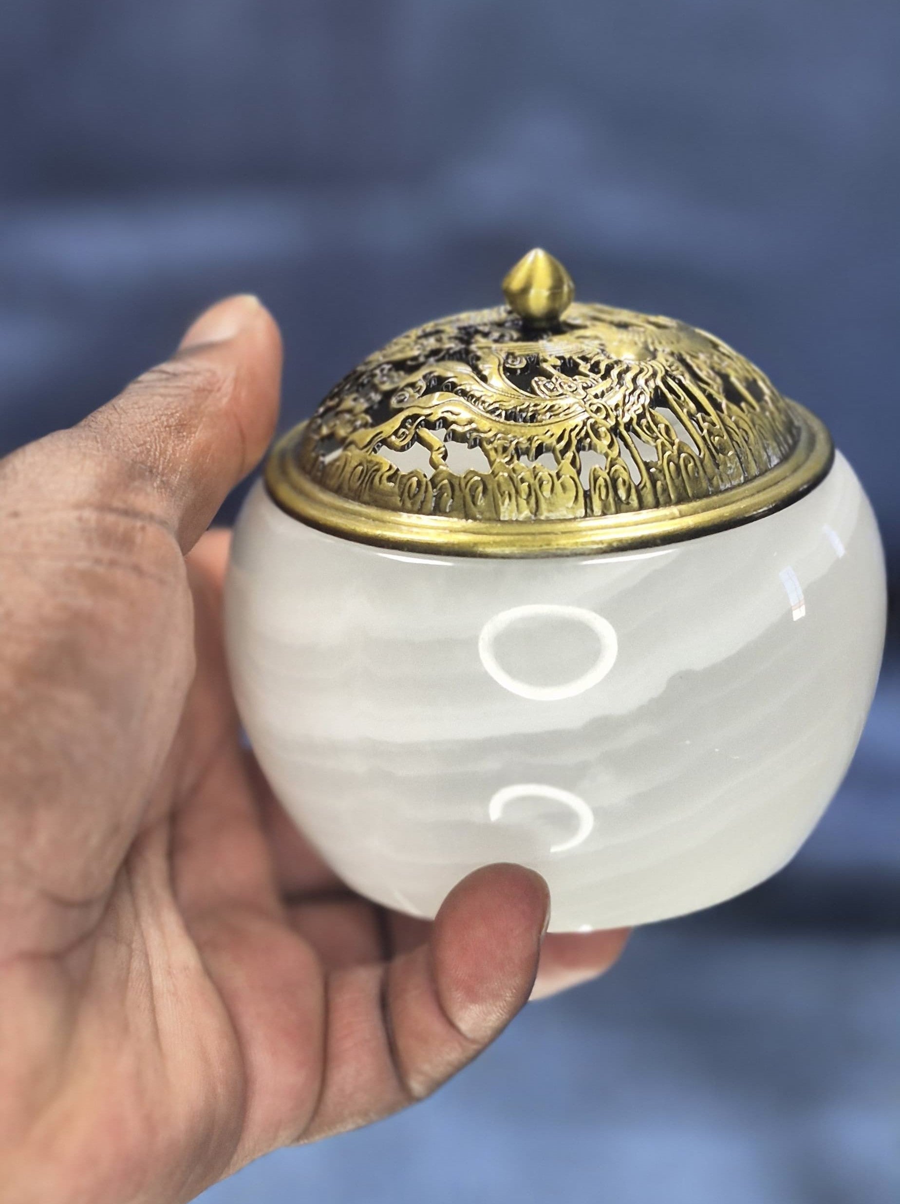 🤍 White Onyx Bowl with Intricate Metal Lid (4")
