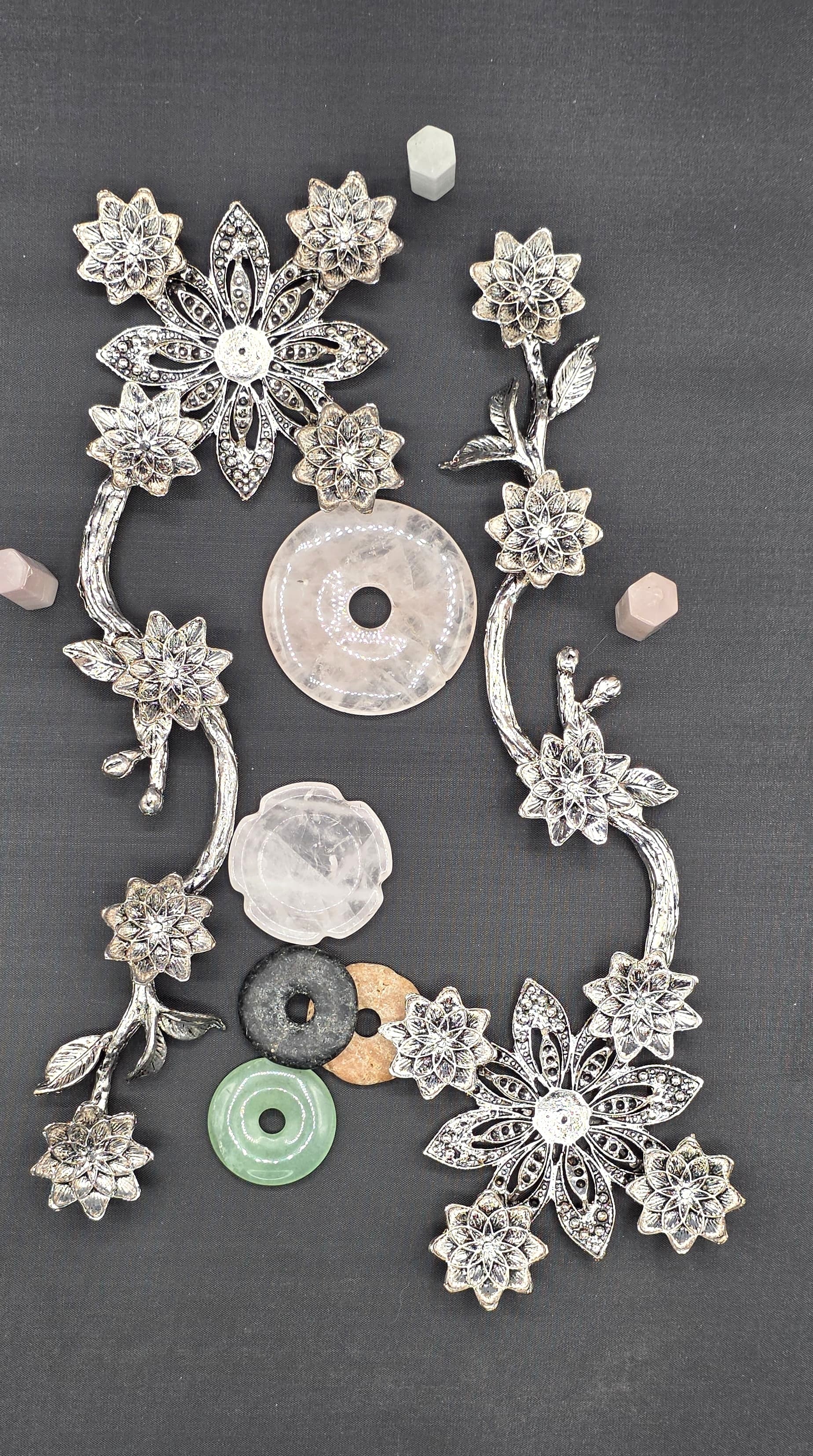 🌸 Silver Lotus Flower 4-Sphere Holder – 8” Display Stand