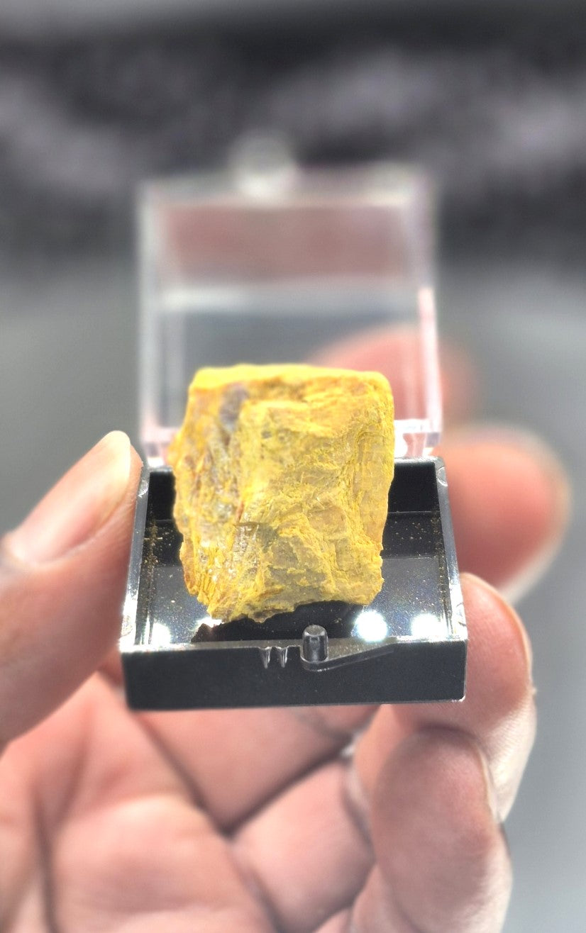 🌞 Rare Orpiment in Perky Box (Raw Form)